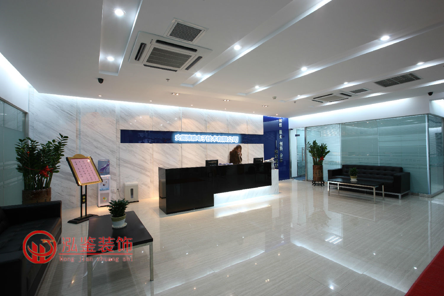 安徽(合肥)網(wǎng)絡(luò)公司辦公室前臺(tái)接待區(qū)裝修實(shí)景